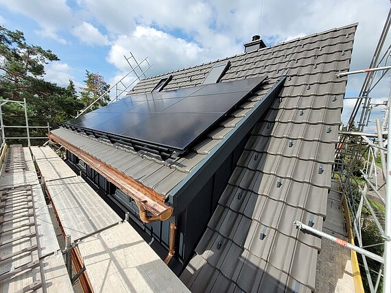 Photovoltaik und Solar Anlagen auf dem Dach Photovoltaik